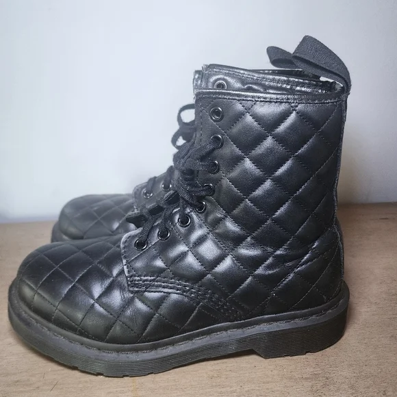 Dr. Martens AirWair CORALIE quilted leather boots black size 6 - Picture 3 of 12
